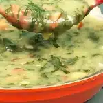 Caldo verde com calabresa fácil de fazer, uma refeição quentinha e reconfortante para a família 1 Caldo verde com calabresa