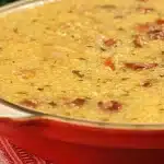 Canjiquinha com calabresa e bacon bem temperada e cremosa, um prato reconfortante 2 Canjiquinha com calabresa