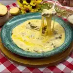 Carne com creme de batata bem suculenta e coberta com queijo derretido, uma delícia 1 Carne com creme de batata