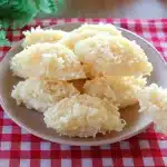 Cocada de leite condensado sequinha por fora e muito molhadinha por dentro, um doce divino 1 Cocada de leite condensado