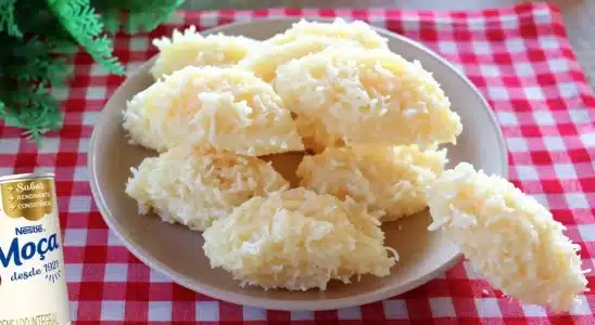 Cocada de leite condensado sequinha por fora e muito molhadinha por dentro, um doce divino 2 Cocada de leite condensado