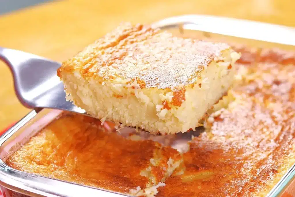 Cocada de forno cremosa feita com leite condensado, douradinha por fora e macia por dentro 4 Cocada de forno
