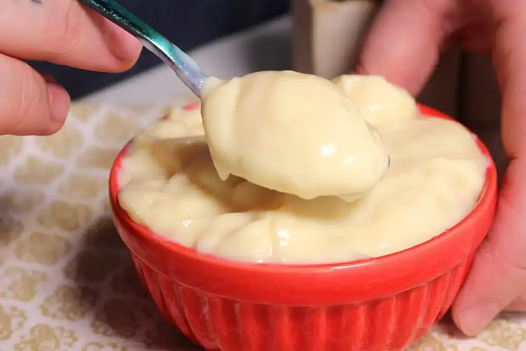 Creme de confeiteiro muito fácil e divino, para você rechear seus bolos, tortas e sonhos 4 Creme de confeiteiro