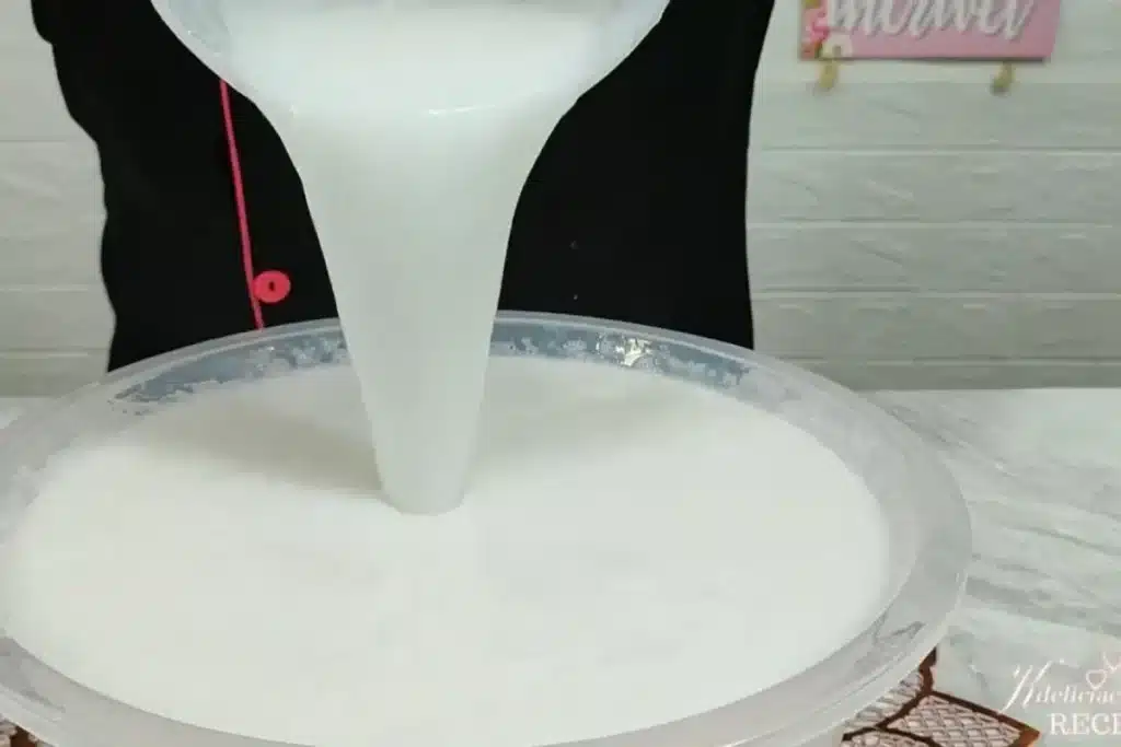 Detergente de coco caseiro preparado que rende mais de 5 litros de produto, para deixar tudo brilhando 4 Detergente de coco caseiro