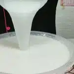 Detergente de coco caseiro preparado que rende mais de 5 litros de produto, para deixar tudo brilhando 1 Detergente de coco caseiro