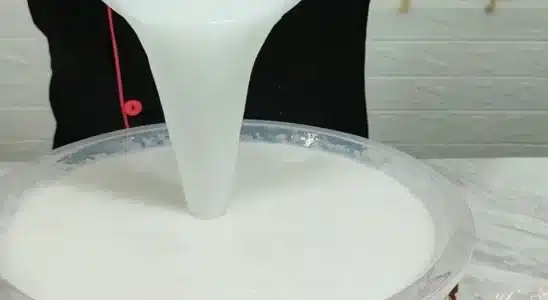 Detergente de coco caseiro preparado que rende mais de 5 litros de produto, para deixar tudo brilhando 4 Detergente de coco caseiro