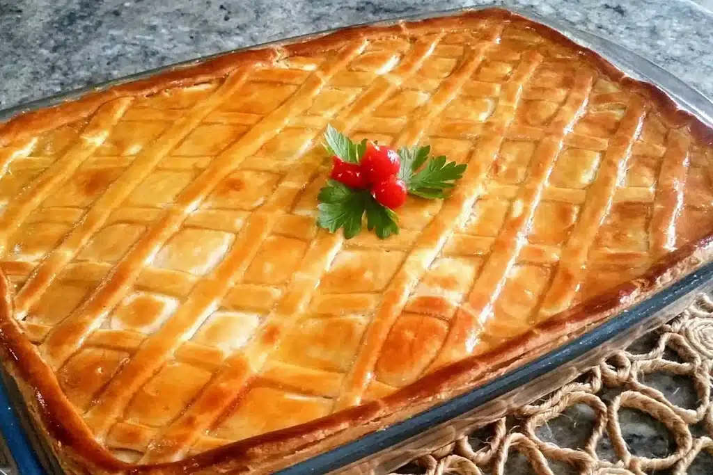 Empadão de frango com palmito feito com massa podre que derrete na boca e recheio cremoso 4 Empadão de frango