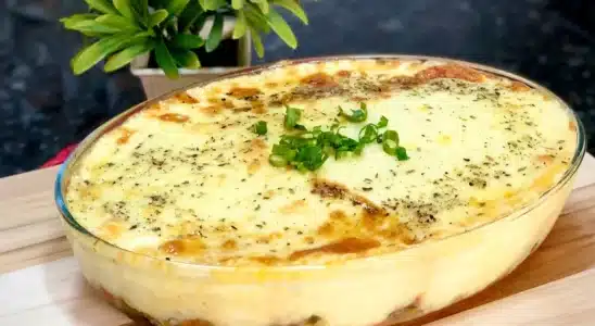 Escondidinho de berinjela bem recheado e gratinado, uma refeição saudável e muito gostosa 1 Escondidinho de berinjela