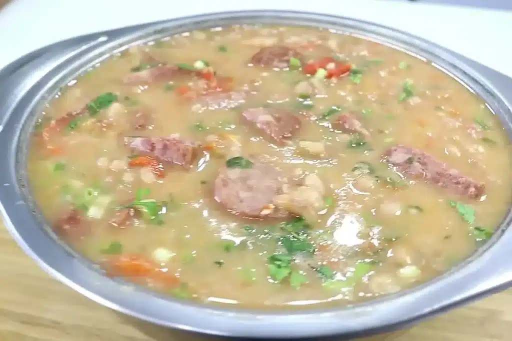 Feijão à moda portuguesa suculento, rico em temperos e saboroso, que será um sucesso em sua casa 4 Feijão à moda portuguesa