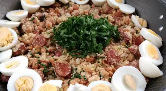 Feijão tropeiro mineiro super completo e saboroso, um prato tradicional e irresistível 2 Feijão tropeiro mineiro