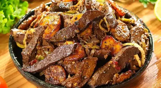 Fígado acebolado bem macio e suculento feito com um ingrediente especial para nunca mais ficar duro ou seco 3 Fígado acebolado