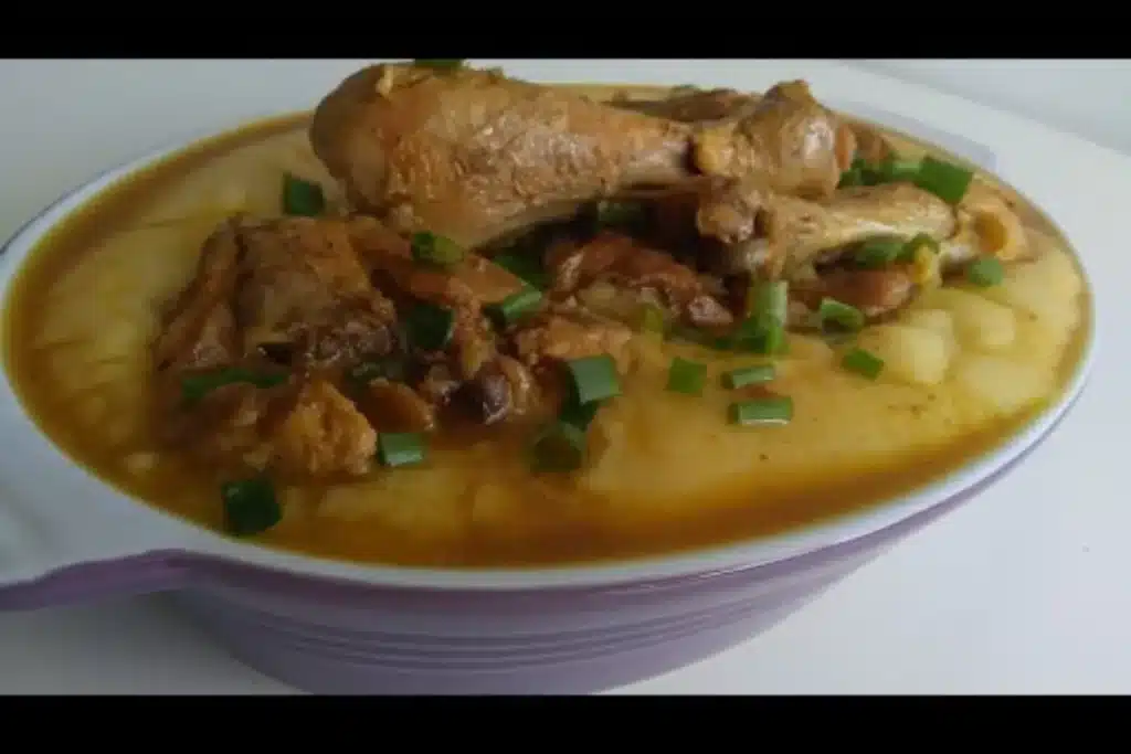 Frango com polenta mineira muito cremoso e bem temperado, uma refeição tradicional cheia de sabor 4 Frango com polenta mineira