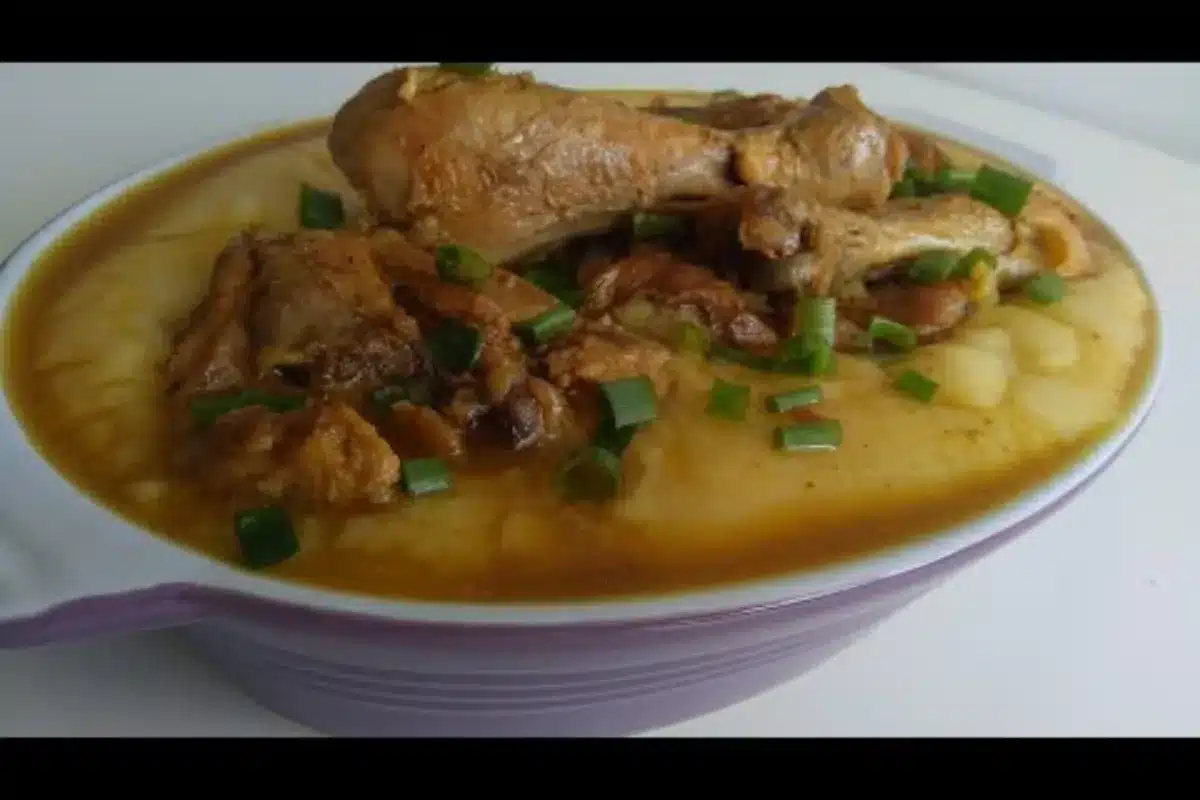 Frango com polenta mineira muito cremoso e bem temperado, uma refeição tradicional cheia de sabor 103 Frango com polenta mineira