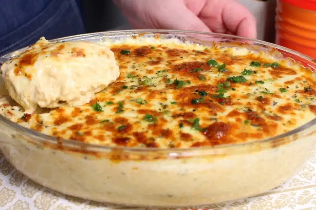 Fricassê de frango super cremoso, fácil de fazer e coberto com queijo gratinado, para você arrasar 4 Fricassê de frango