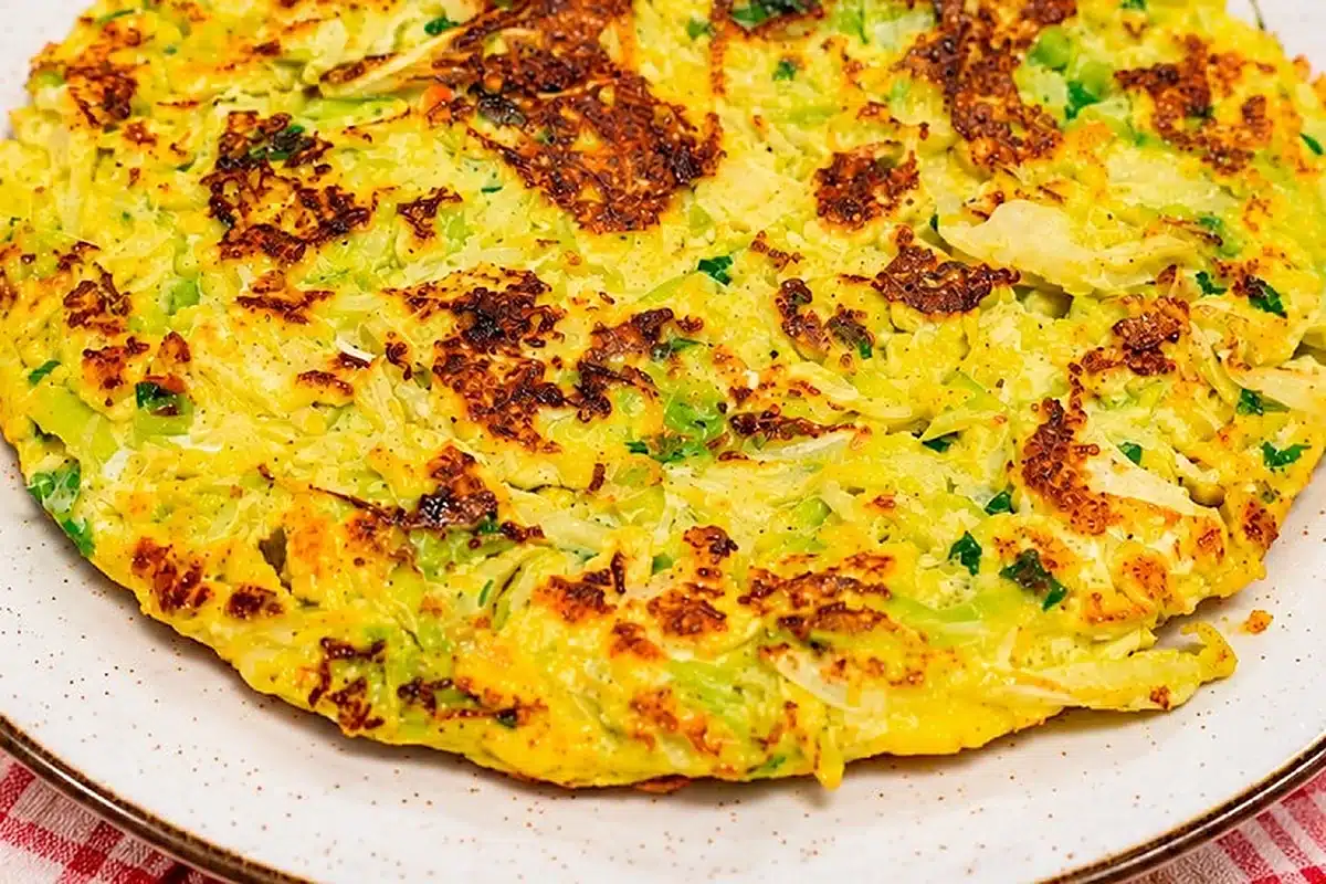 Fritada de repolho com ovos super bem temperada e fácil, uma refeição leve e deliciosa 43 Fritada de repolho