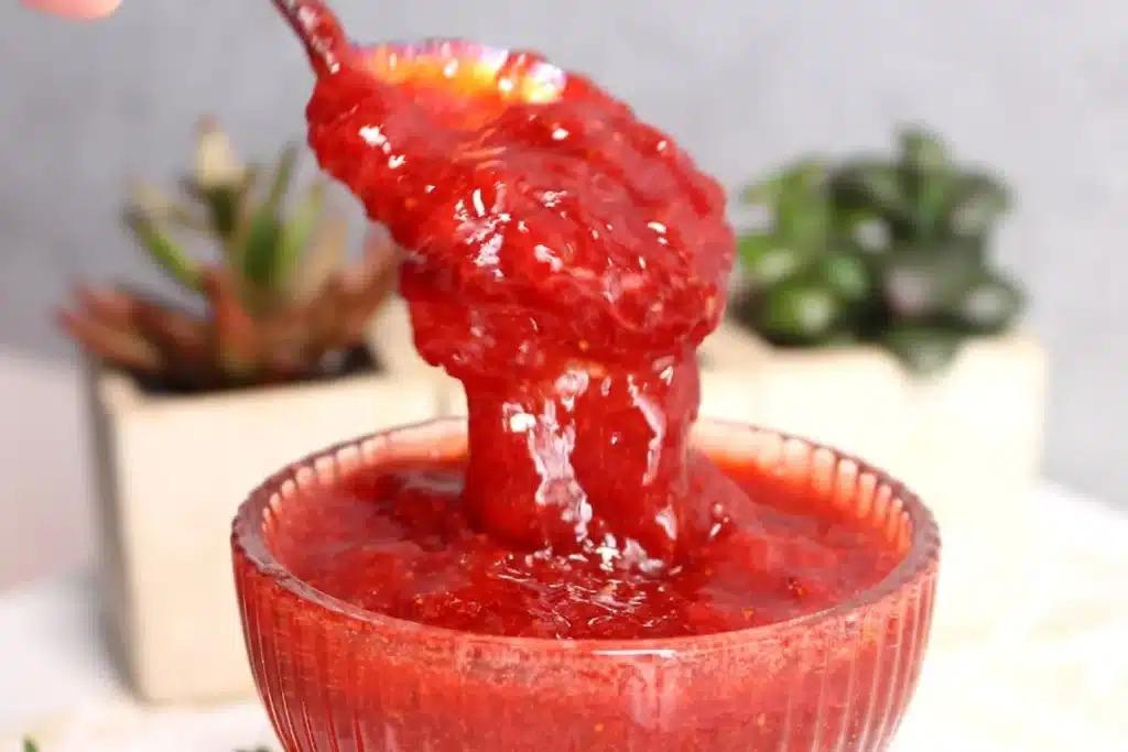 Geleia de morango simples e fácil, perfeita para você servir com torradas na hora do café 4 Geleia de morango