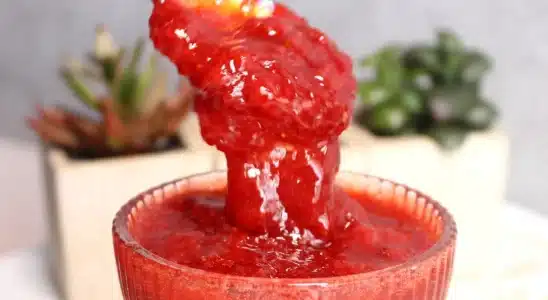 Geleia de morango simples e fácil, perfeita para você servir com torradas na hora do café 4 Geleia de morango