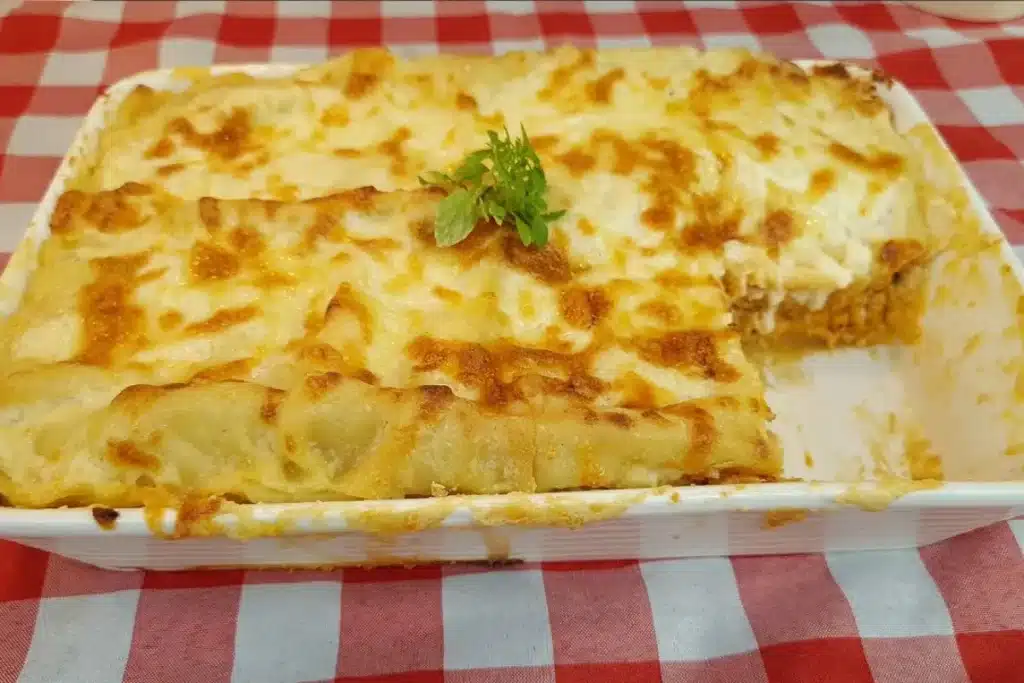 Lasanha de frango ao molho branco bem recheada e saborosa, que vai lhe render muitos elogios 4 Lasanha de frango ao molho branco