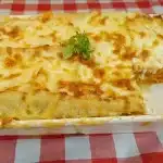 Lasanha de frango ao molho branco bem recheada e saborosa, que vai lhe render muitos elogios 1 Lasanha de frango ao molho branco