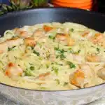 Macarrão Alfredo com frango