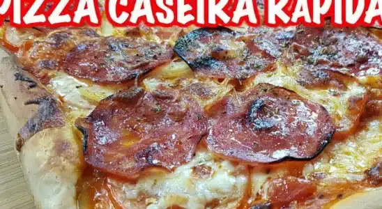 Massa de pizza caseira super fácil, com textura leve e macia para você rechear como desejar 3 Massa de pizza caseira