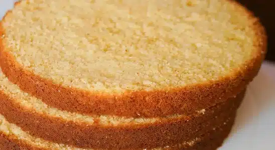 Massa para bolo de aniversário amanteigada e profissional, além de super fofinha e estruturada 1 Massa para bolo de aniversário
