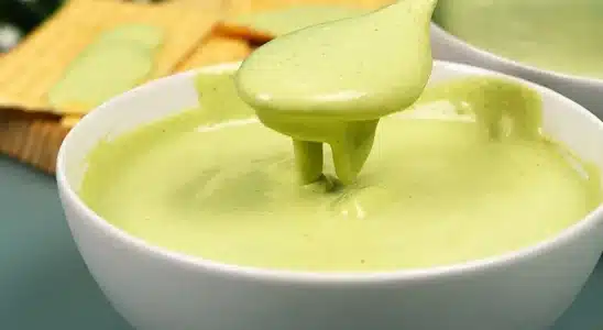 Molho verde de lanchonete super cremoso e bem temperado, para acompanhar os seus salgados e hambúrgueres favoritos 3 Molho verde de lanchonete