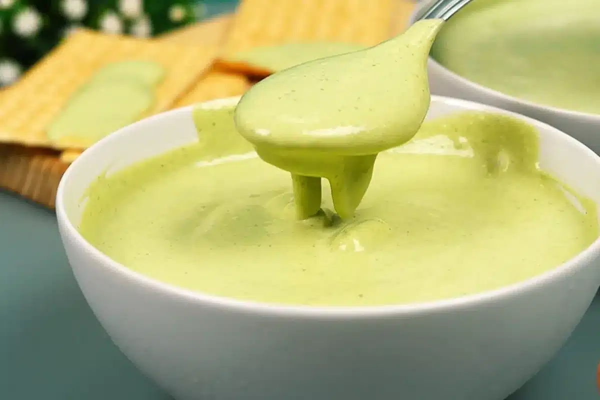 Molho verde de lanchonete super cremoso e bem temperado, para acompanhar os seus salgados e hambúrgueres favoritos 3 Molho verde de lanchonete