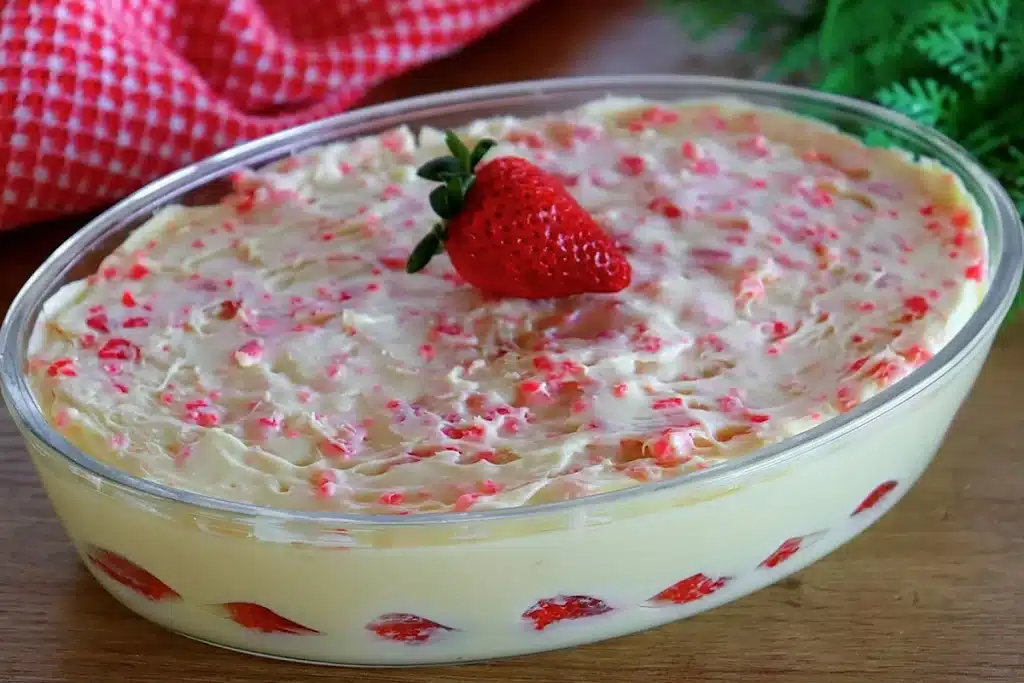 Morango cravejado de travessa simplificado, bem cremoso e coberto com casquinha crocante de chocolate 4 Morango cravejado de travessa