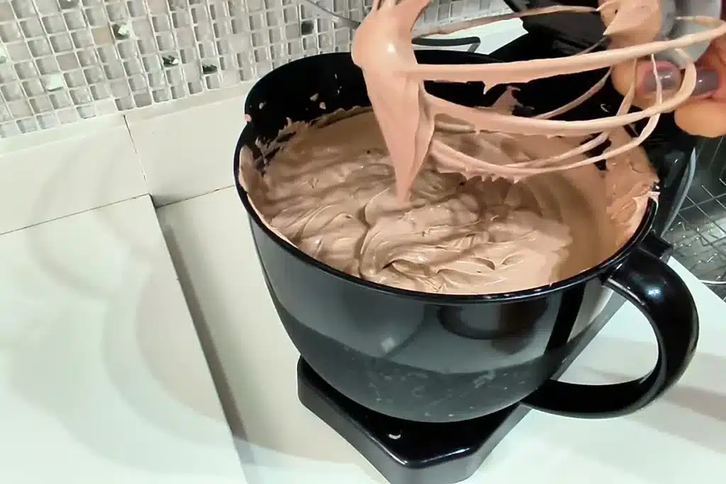 Mousse de chocolate extremamente cremoso, aquela sobremesa geladinha que será um sucesso em sua casa 4 Mousse de chocolate