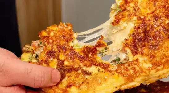 Omelete de frigideira feito sem farinha de trigo super fofinho, prático, delicioso e bem recheado 4 Omelete