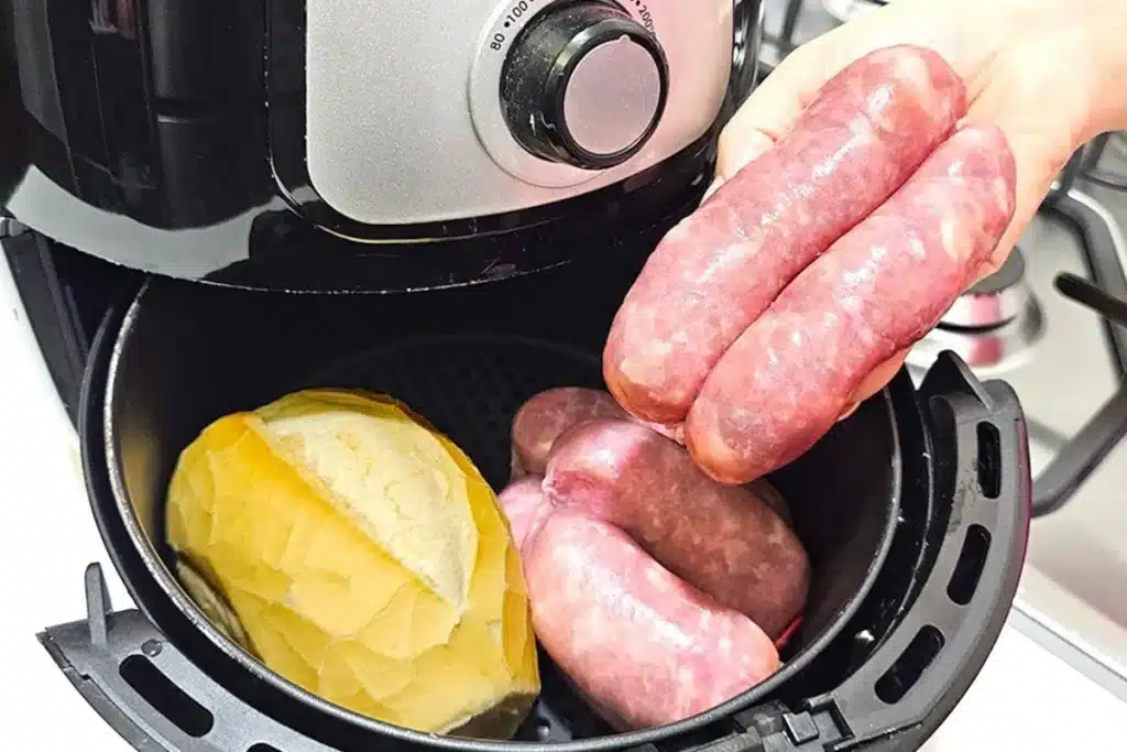 Pão com linguiça feito na air fryer de um jeito diferente para ficar crocante por fora e suculento por dentro 4 Pão com linguiça