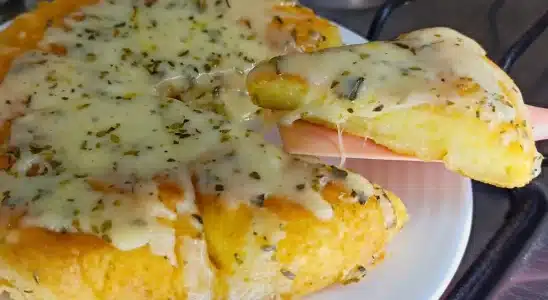 Pão de queijo de frigideira sem farinha de trigo, rápido e saudável, perfeito para o seu café da manhã 3 Pão de queijo de frigideira