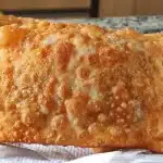 Pastel de feira tradicional e divino, com massa super crocante, para você rechear como desejar 1 Pastel de feira