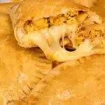Pastel de forno feito com massa que derrete na boca, um lanche delicioso para toda a família 1 Pastel de forno