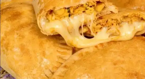 Pastel de forno feito com massa que derrete na boca, um lanche delicioso para toda a família 4 Pastel de forno