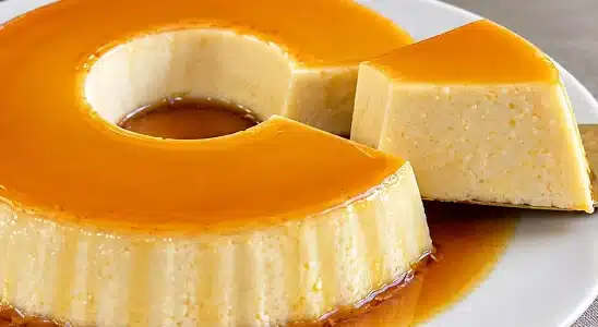 Pudim de coco feito no liquidificador sem precisar ir ao fogo, uma sobremesa gelada rápida e perfeita 2 Pudim de coco