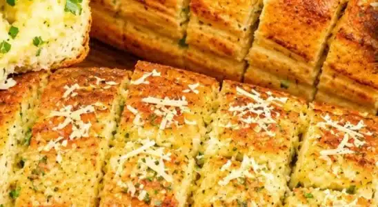 Pão de alho para churrasco bem saboroso, feito de um jeito profissional super simples e fácil 2 Pão de alho para churrasco
