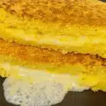 Pão de cuscuz na frigideira feito com flocão de milho e bem recheado, para um café da manhã incrível 1 Pão de cuscuz na frigideira