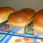 Pão caseiro fácil que cresce bem e rende vários pães macios, um lanche perfeito para a família 3 pão caseiro fácil
