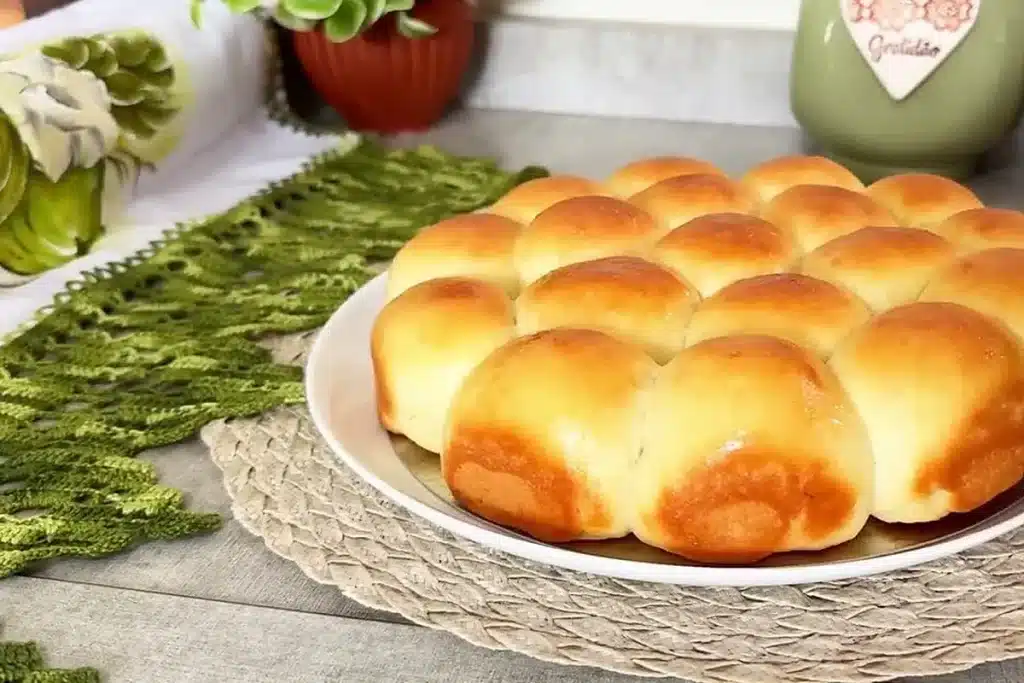 Pão de creme de leite feito sem precisar sovar, fofinho e perfeito para o seu café ou lanche 4 Pão de creme de leite
