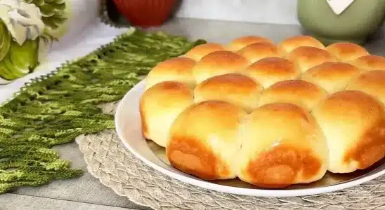 Pão de creme de leite feito sem precisar sovar, fofinho e perfeito para o seu café ou lanche 1 Pão de creme de leite