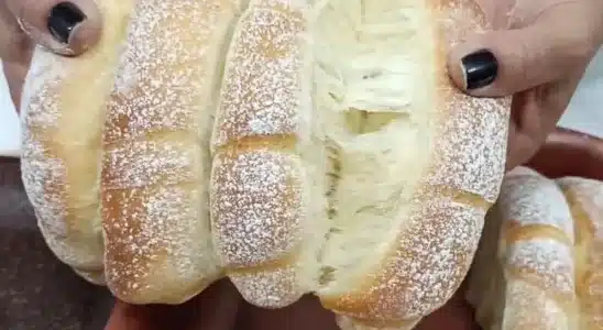 Pão doce fofinho que parece algodão doce de tão macio, perfeito para o seu café da manhã 1 Pão doce fofinho