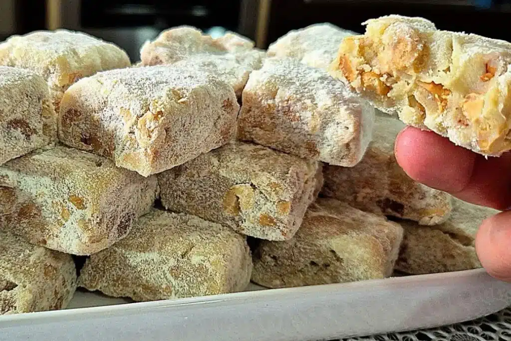 Pé de moça cremoso, macio e com amendoim crocante, um doce que vicia e fica zero enjoativo 4 Pé de moça