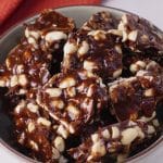 Pé de moleque com chocolate