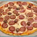 Pizza caseira com massa super leve e recheio caprichado, para fazer e receber muitos elogios 2 Pizza caseira