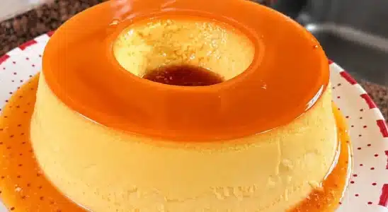 Pudim de leite condensado sem furinho muito fácil e cremoso, para fazer sem erro e arrasar 2 Pudim de leite condensado
