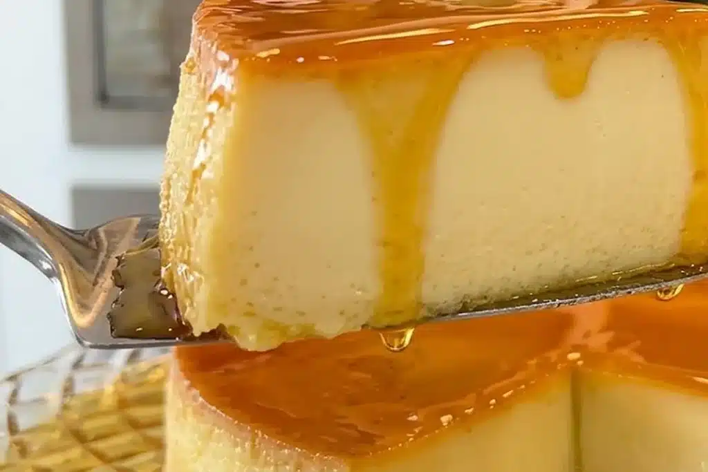 Pudim lisinho e cremoso feito sem liquidificador com uma calda de caramelo perfeita 4 Pudim lisinho e cremoso