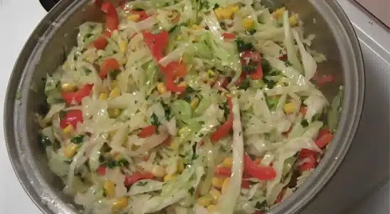 Repolho refogado diferente bem temperado e saboroso, um acompanhamento especial 4 repolho refogado