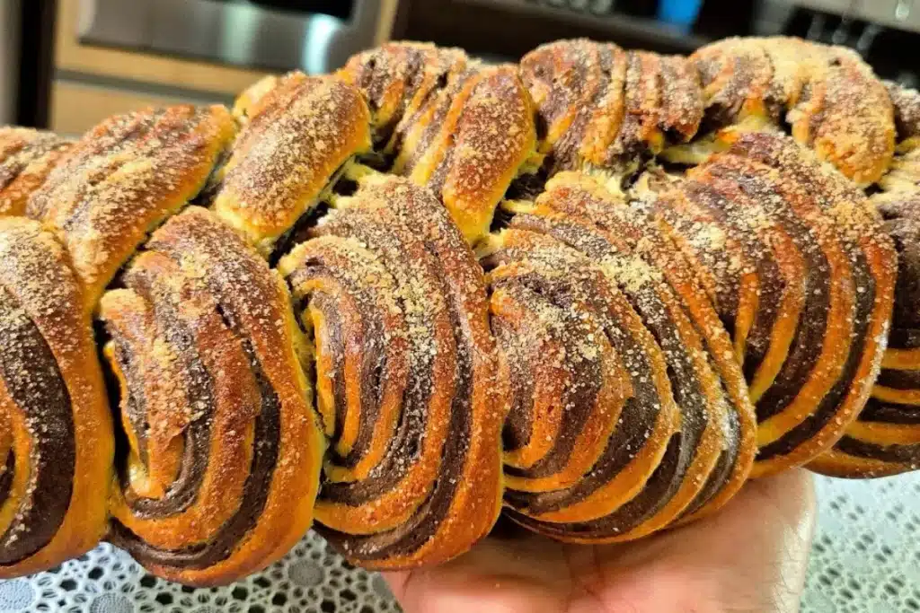 Rosca caseira muito bonita, fofinha e gostosa, um pão trançado perfeito para acompanhar o seu café 4 Rosca caseira